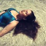 Zareen Khan Instagram - 🌊🌊🌊☀️ #ThrowbackThursday #Mood #TakeMeToTheBeach #TravelWithZareen #Mauritius #TravelDiaries #WanderLust #ZareenKhan #TbT
