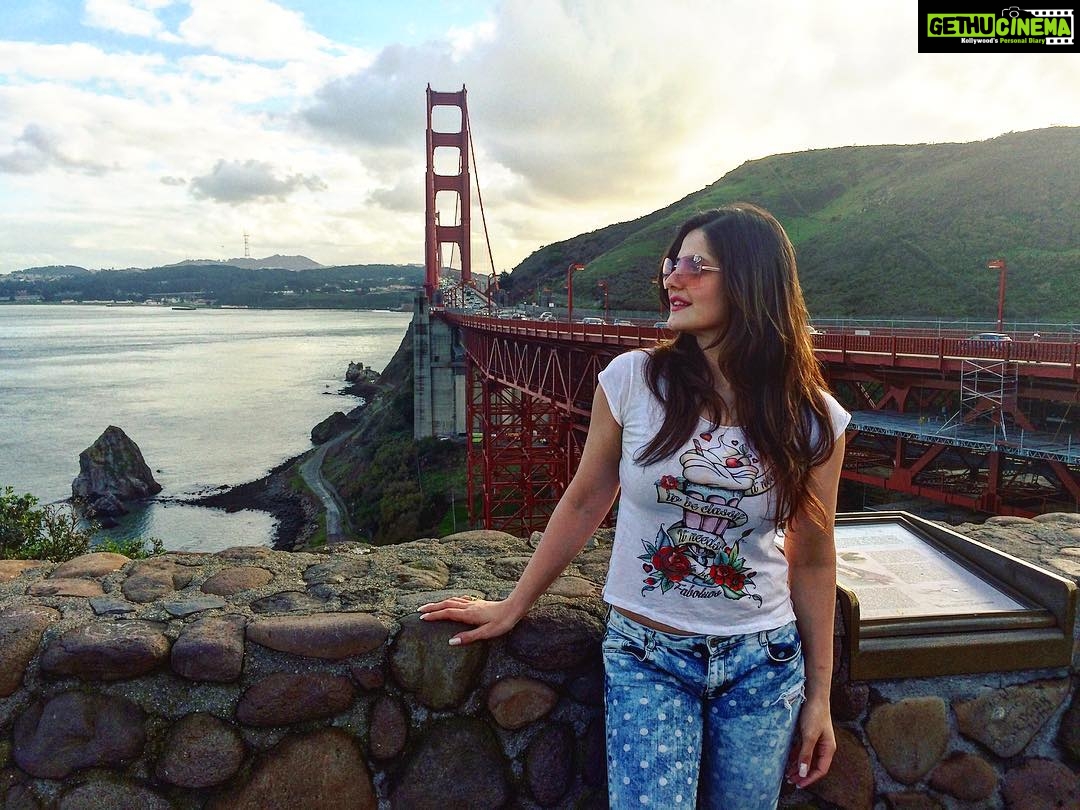 Zareen Khan Instagram - Once upon a wanderer ... #GoldenGateBridge #SanFrancisco #USA #TravelDiaries #TravelWithZareen #WanderLustSoul #TakeMeBack #TbT #ZareenKhan