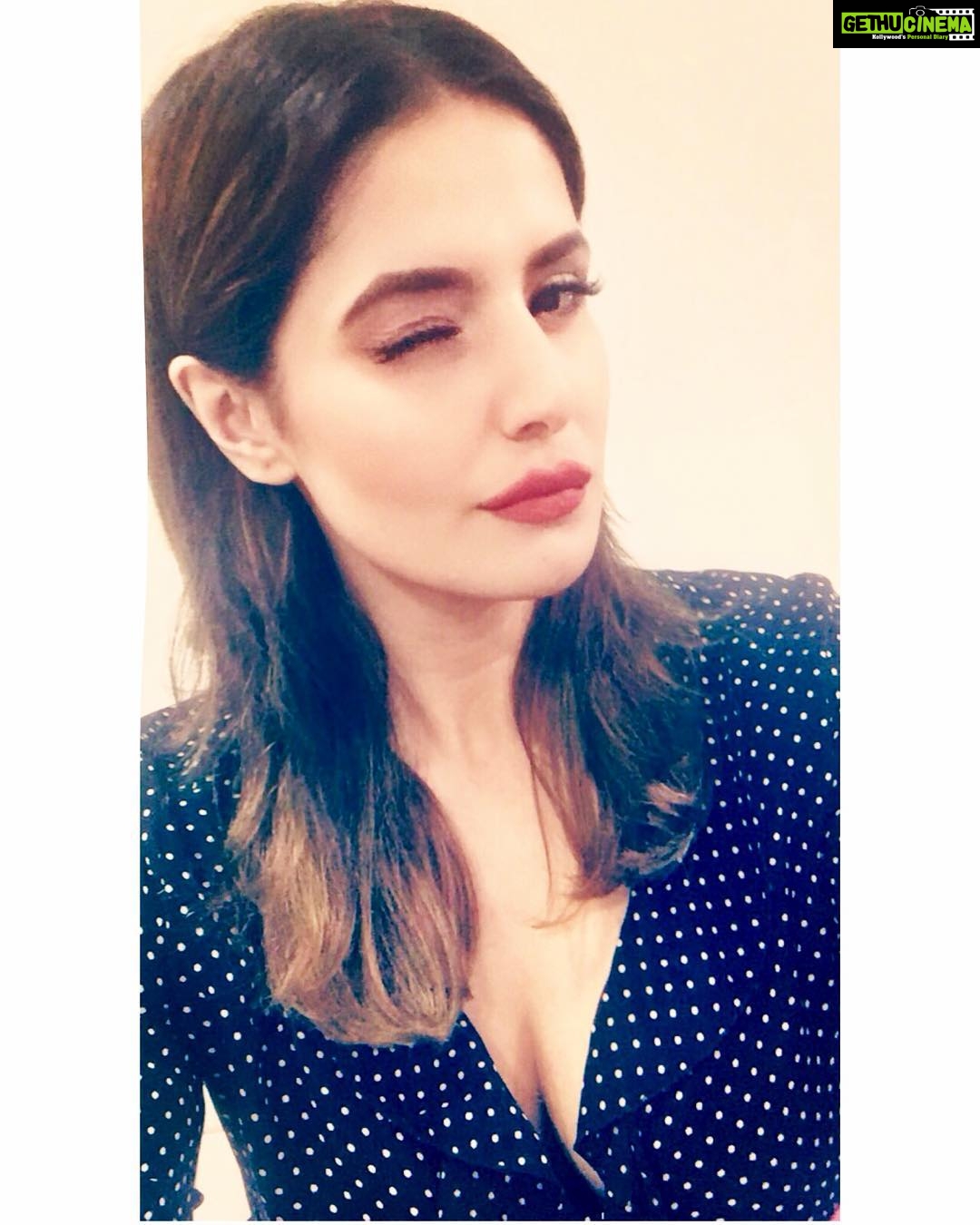 Zareen Khan Instagram - 😉 #Mood #ZareenKhan