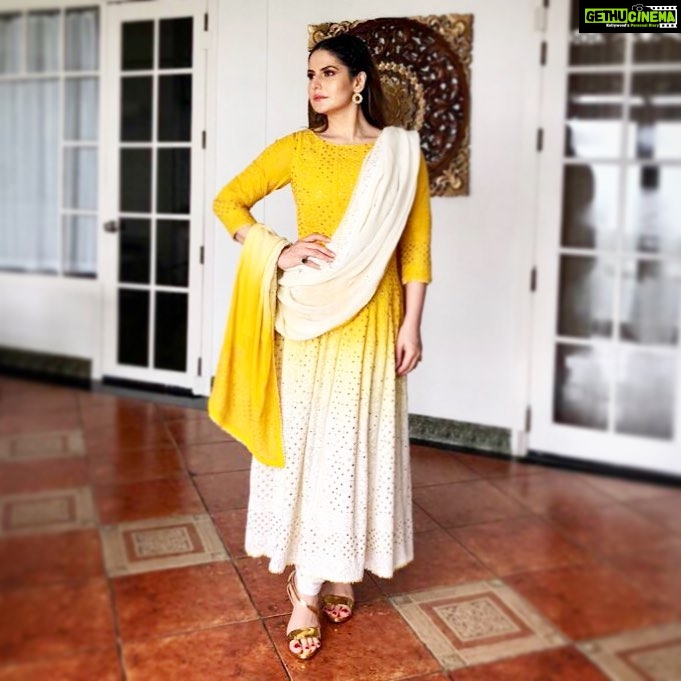 Zareen Khan Instagram - 🌼 #HappyJanmashtami #ZareenKhan