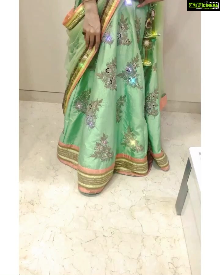 Zareen Khan Instagram - Wearing this gorgeous ghagra choli by @archanakochharofficial for #PoornaPatelWedding Make up - @ajayshelarmakeupartist Hair - @bosebabita Video courtesy - My lil sister #SanaKhan #Lategran #Pastels #ZareenKhan