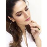 Zareen Khan Instagram – 🕊
Make up – @otb_makeup 
Hair – @bosebabita 
#ZareenKhan