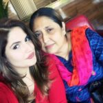 Zareen Khan Instagram - Happy Father’s Day , Mom ! ❤️ #MyWorld #MyLife #MyEverything #PleaseDontEverLeaveMe #EmoDaysLikeThese #ZareenKhan