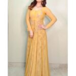 Zareen Khan Instagram - For the trailer launch of #UdneDo Outfit - @dollyjstudio Jewellery - @jewelsaga.jaipur Make up - @makeupbyreshmerchant Hair - @bosebabita Styled - @trishadjani #UdneDo #ZareenKhan