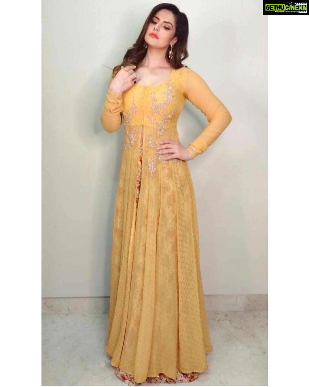 Zareen Khan Instagram - For the trailer launch of #UdneDo Outfit - @dollyjstudio Jewellery - @jewelsaga.jaipur Make up - @makeupbyreshmerchant Hair - @bosebabita Styled - @trishadjani #UdneDo #ZareenKhan