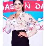 Zareen Khan Instagram - Launching @washndrymumbai - One stop app for all your dry cleaning, washing and drying of not only your clothes but your home accessories as well. Cleanliness now at the click of your finger. Congratulations to the Merchant Family and esp. @aqeel_merchant for achieving so much at jus 19yrs of age. Proud of u ! Special thanks to #RiyazAmlani . P.S. @sid_kannan u were super fun as always 🤗 #WashNDry #Mumbai #ZareenKhan