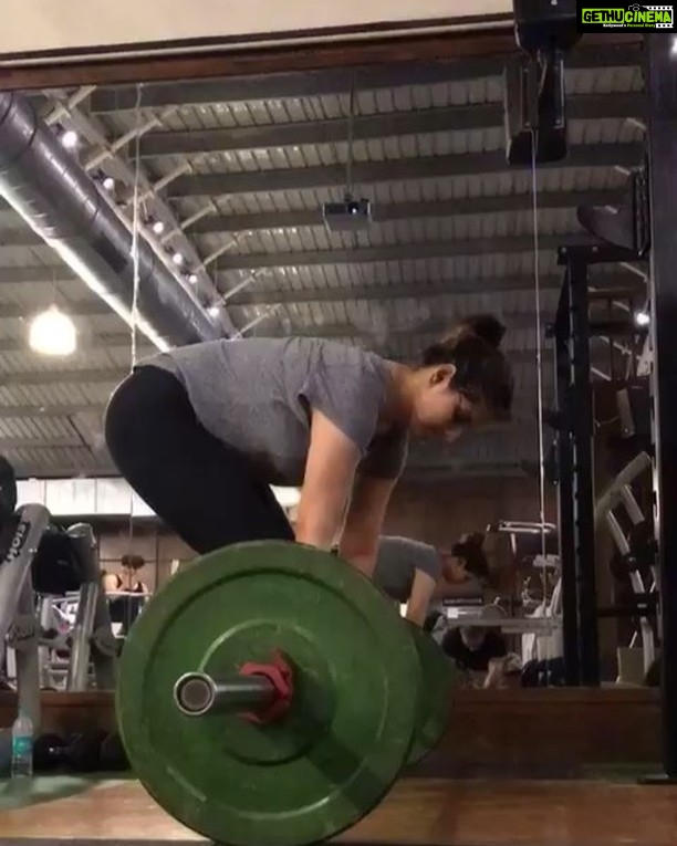 Zareen Khan Instagram - Try try till u succeed ... 🏋🏻♀️ #MondayMotivation #LiftLife #FitLife #GettingThere #StrongIsSexy #ZareenKhan