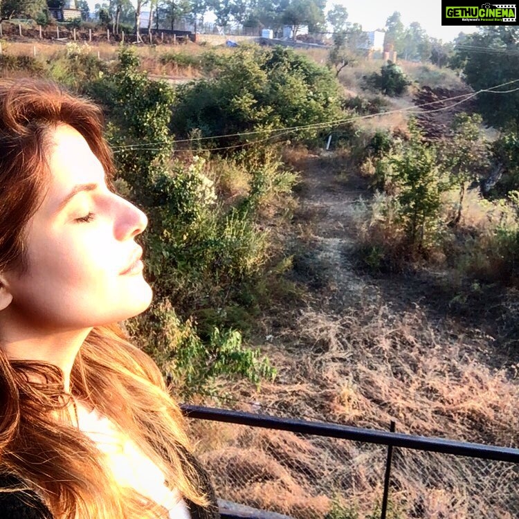 Zareen Khan Instagram - ☀️ #WanderLustSoul #TravelDiaries #TravelWithZareen #ZareenKhan