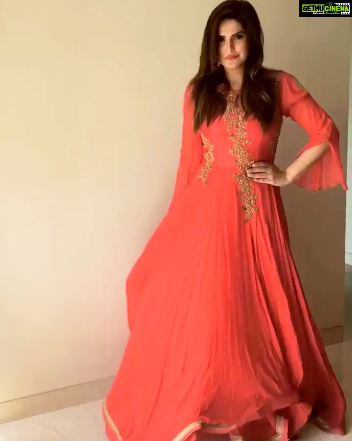 Zareen Khan Instagram - Celebrating Republic Day in this gorgeous outfit frm @kalkifashion✨ #HappyRepublicDay 🇮🇳 #ZareenKhan