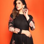 Zareen Khan Instagram – 🍁
Outfit @rozinaa_india 
Earrings @mortantra 
Styled by @hitendrakapopra
Assisted by @sameerkatariya92 &  @tanyakalraa 
Make up by @tush_91
Hair by @saba_hair_makeupartist 
📸 @sjframes
Managed by @piyuushj9

#ZareenKhan