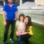 Zareen Khan Instagram - Isn’t she a doll ?! ♥️ #LikeFatherLikeDaughter #AsmaraAfridi #HappyShinyPeople #TeamPakhtoon #T10CricketLeague #CricketForPeace #GeneralPetroleum #GP #UnitedForPeace #Dubai #UAE✌🏻