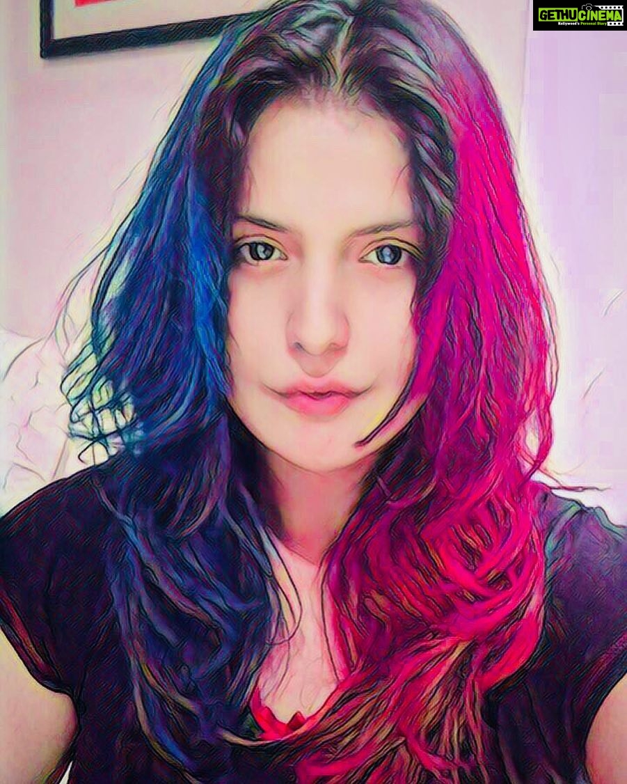 Zareen Khan Instagram - Bcoz L!F⏠is CoLoRFuL đŚđ⨠Pic Edit Courtesy - @bodyholics đ #HappySunday #HippieSoul #PinkAndBlue #HairMakeover
