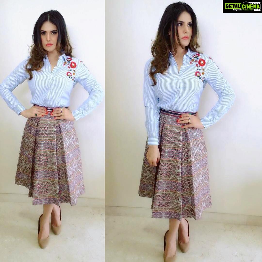 Zareen Khan Instagram - 💁🏻 #Aksar2 #Promotions #6thOct #Repost @saachi.ramchandani ・・・ Personal Favourite Look , Hey Stunner 😍 @zareenkhan Styling : @saachi.ramchandani @ekta_shah Outfit : @marksandspencerindia Hair : @bosebabita Makeup : @aparnah_mitter Ring : @edesigns_mumbai @sonyashaikh