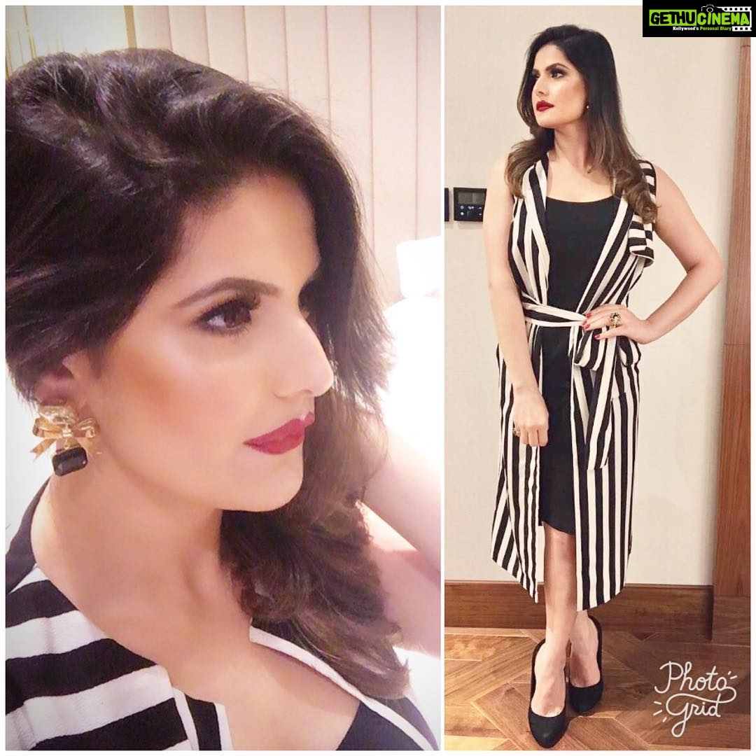 Zareen Khan Instagram - ◼️◻️◼️◻️◼️ #Repost @saachi.ramchandani ・・・ Monochrome kind of day 👐🏻 @zareenkhan Styling : @saachi.ramchandani @ekta_shah Outfit : @archanakochharofficial Hmu : @jankirajparamakeupartist Jewellery : @aquamarine_jewellery