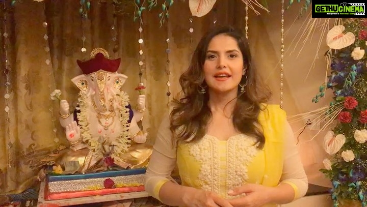 Zareen Khan Instagram - Happy Ganesh Chaturthi to all ✨✨✨ #Aksar2 #6thOct #ComingSoon @aksar2film @anton_mads @rodegautam @ashukla09 @sreesanthnair36 @tips @varunbajaj_ @supersonex