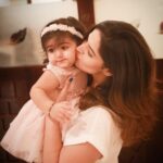Zareen Khan Instagram - And I can't believe tht she's already 1 year old today ! ❤️ Happy Birthday my lil doll 👑 Thank u God for sending her to us 👼🏻✨✨✨ #HappyBirthdayRhea #ShesMine #HumariChotiSiBeti #Blessed #MaajhiMaitreen