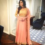 Zareen Khan Instagram – Wearing this beautiful outfit by @aakarshanbyaj for celebrations of 70yrs of Indian Independence & T-10 cricket league launch in Dubai. ✨
P.S. Thank u @aanchaljaggi for being a saviour at the end moment ! 😘🤗
#AboutLastNight #70YearsOfIndianIndependence #T10CricketLeague #Dubai #Celebrations  #HappyHeart
