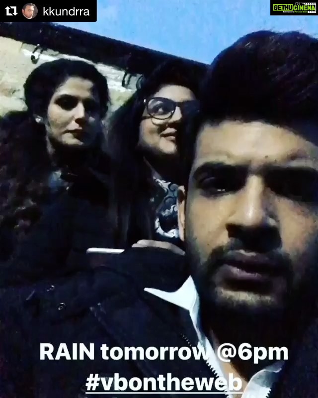 Zareen Khan Instagram - 👑 #Repost @kkundrra ・・・ When we get to watch the first episode of #rain before anyone else 😈😋#vbontheweb don't miss tomorrow at 6pm @vikrampbhatt