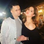 Zareen Khan Instagram – Happy bday to my fav fellow taurean @vishalpandya05 🎊🎉🎊💃🏼
God bless u buddy 😘🤗
May u shine always ✨✨✨
#HappyBirthday #FellowTaurean #TaurusSeason #PoutGameStrong