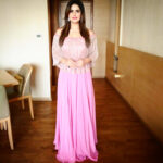 Zareen Khan Instagram - Wore this gorgeous off-shoulder gown by @rebeccadewanofficial for PC jeweller's store launch in Noida & Dwarka ! 💕 #Lategram #PCJeweller #Noida #Dwarka #Delhi #CandyFlossPink