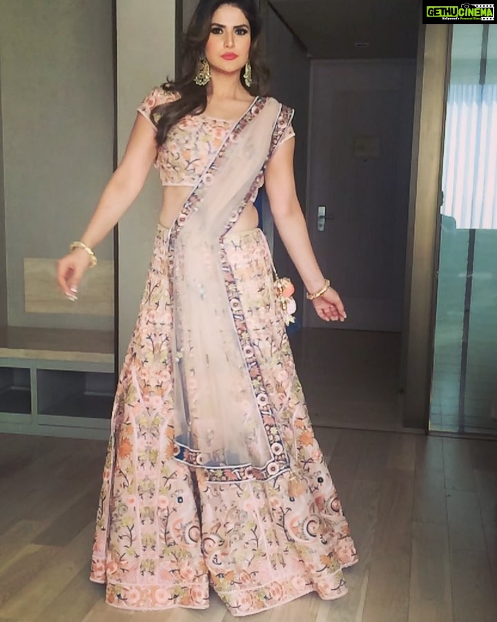 Zareen Khan Instagram - Walked the ramp for Delhi Times PCJ India Showcase Week 2017 for designer Karishma Deepa Sondhi ! π #AboutYesterday #DelhiTimes @thetimesofindia #PCJeweller @pc_jeweller #IndiaShowcaseWeek2017 #KarishmaDeepaSondhi @karishmadeepasondhi41 #SwarnaKatha