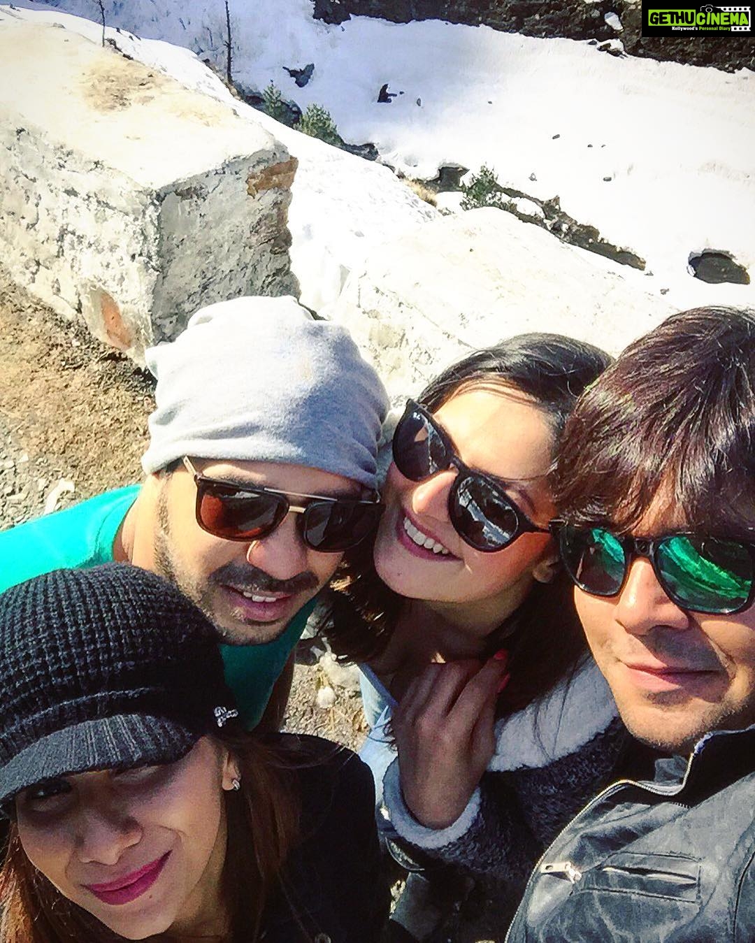 Zareen Khan Instagram - Achche Din ☀️❄️👻🙃❣️ #MajorManaliMissing #WannaGoBack #GreatTimes #Nostalgia #HappyHearts #RandomTripsLikeThese #ThrowbackTuesday #TbT