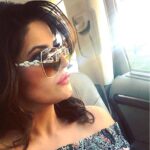 Zareen Khan Instagram - Valentine's? NAH ! 🙄 Let's celebrate Furrentine's Day with Cat Cafe & Romedy Now today ! ❤️😻 @catcafestudio @romedynow #FurrentinesDay #UnconditionalLove