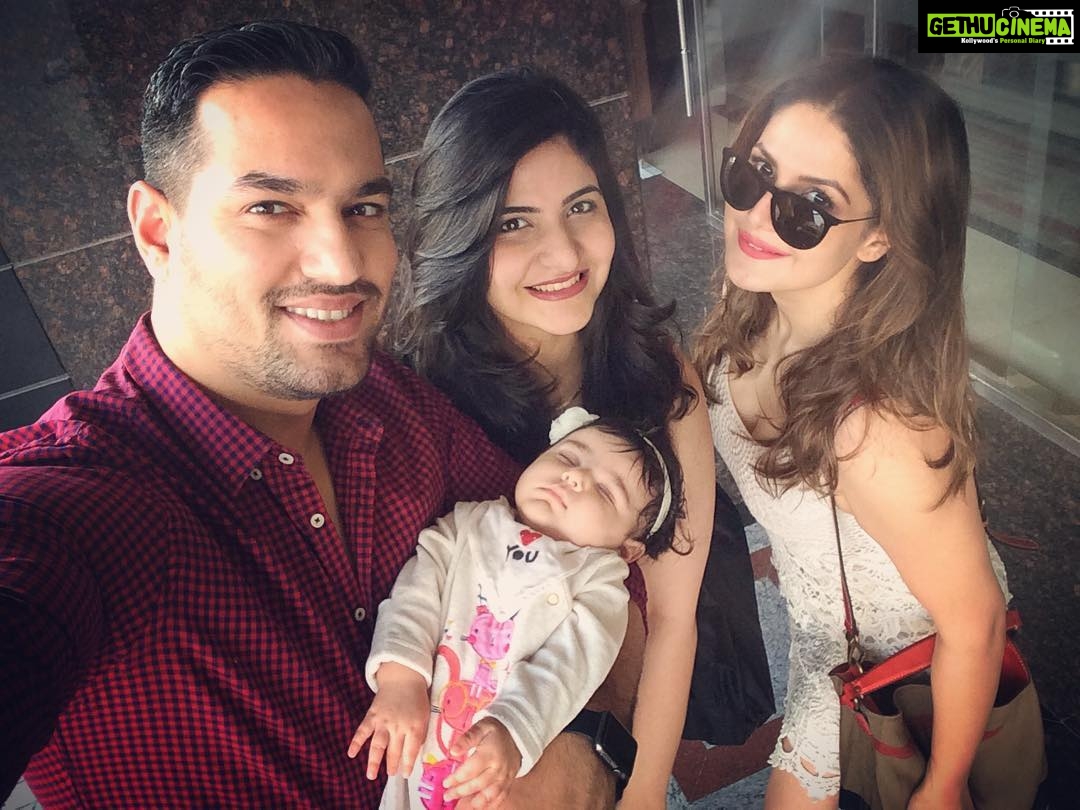 Zareen Khan Instagram - I'm missing u'll sooooooo much that I think I'm gonna cry ❤❤❤ #OneOfThoseDays #iNeedUAroundMe #MajorMissingHappening #LaFamilia