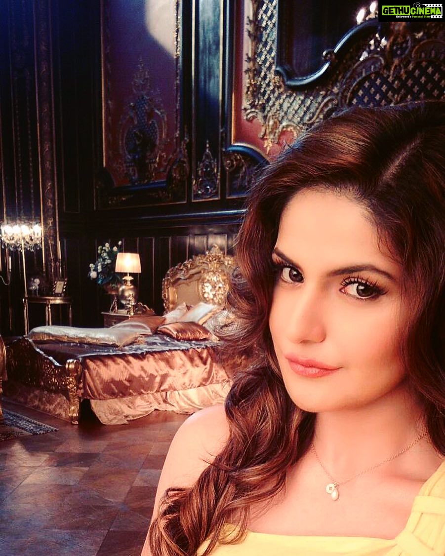 Zareen Khan Instagram - She lives Life in her own little FairyTale 👑🦄💫 #Golden #PrincessDiaries #Palace #Poland #Travelogue #WanderLust #TravelWithZareen #TbT
