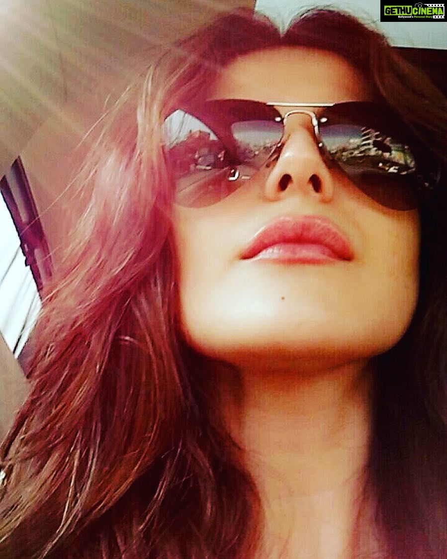 Zareen Khan Instagram - RISE and GRIND till u SHINE ✨✨✨ #EveryDayImHustling #MondayMotivation