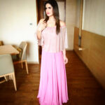 Zareen Khan Instagram - Wore this gorgeous off-shoulder gown by @rebeccadewanofficial for PC jeweller's store launch in Noida & Dwarka ! 💕 #Lategram #PCJeweller #Noida #Dwarka #Delhi #CandyFlossPink