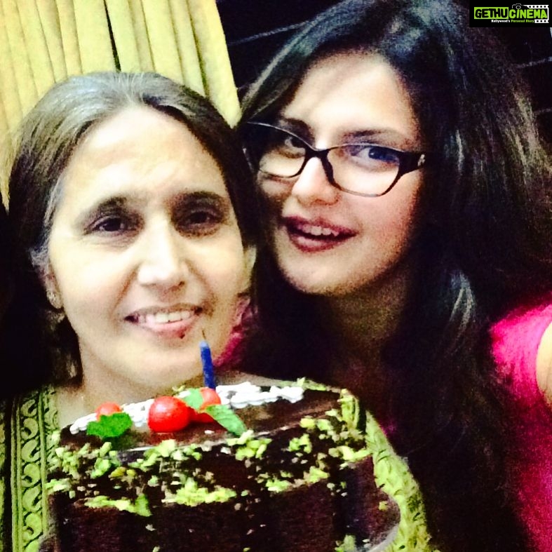 Zareen Khan Instagram - Here's to the Strong Women ! π May we know them. May we be them. May we raise them. #HappyWomensDay #MyWomaniyas #StrongWomenAreThePrettiest #Strength #Inspiration #Love #SupportSystem #ThatTiniestEditionTho #MaajhiMaitreen β€οΈ