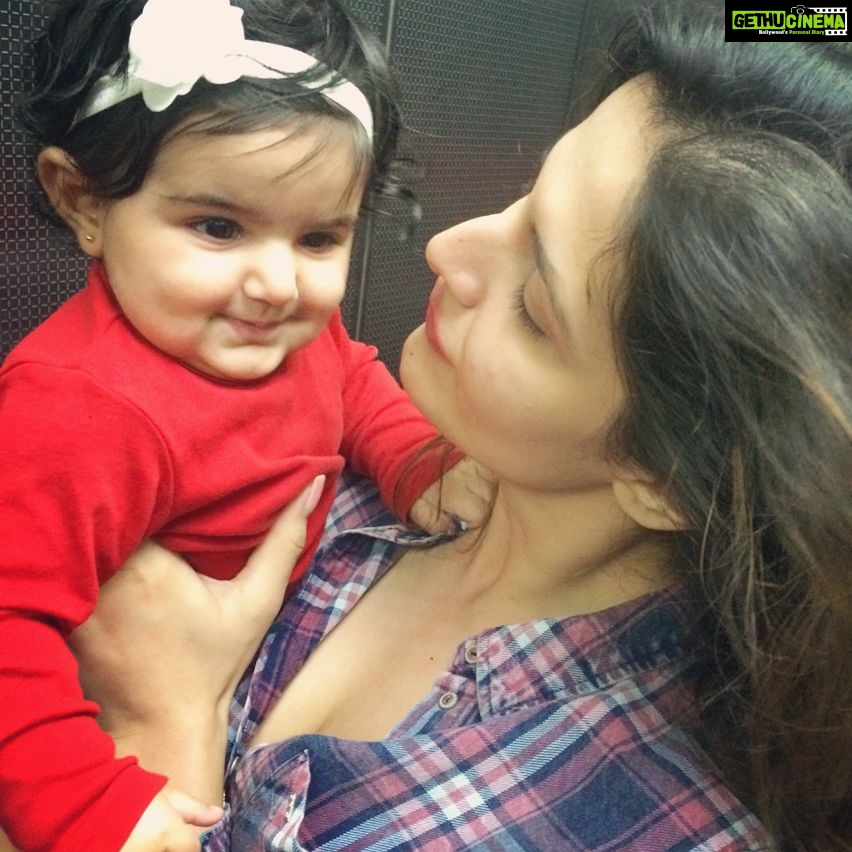 Zareen Khan Instagram - Here's to the Strong Women ! π May we know them. May we be them. May we raise them. #HappyWomensDay #MyWomaniyas #StrongWomenAreThePrettiest #Strength #Inspiration #Love #SupportSystem #ThatTiniestEditionTho #MaajhiMaitreen β€οΈ