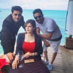 Zareen Khan Instagram - Mauritius loving with @rodegautam & @chiragnb 🌊☀️🌴 #Aksar2