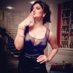 Zareen Khan Instagram - Wow ... time flies ! HATE STORY 3 completes a year today. The journey of making this film has been so much fun where apart frm learning things , I also made great friends. I wanna thank @tseries.official for giving me this opportunity n @vishalpandya05 for seeing his SIYA in me and the entire team of HATE STORY 3 for making such an amazing film ! ❤️ #Gratitude #HateStory3 #1YearAnniversary