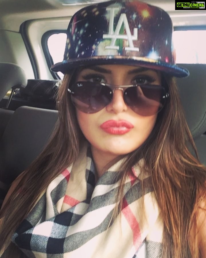 Zareen Khan Instagram - Road tripping ✨ #HappyHeart Navi mumbai vashi