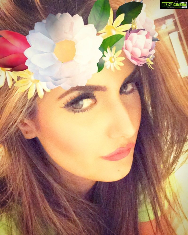 Zareen Khan Instagram - Weekend Vibes ! 💫 #HappyWeekend Mumbai, Maharashtra