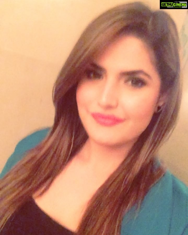 Zareen Khan Instagram - All the very best @mayank_bodyholics and the entire team of SUNSHINE MUSIC TOURS & TRAVELS ✨✨✨ U guys r rocking already ! 👊🏼 #SMTT #2ndSept Bandra, Mumbai