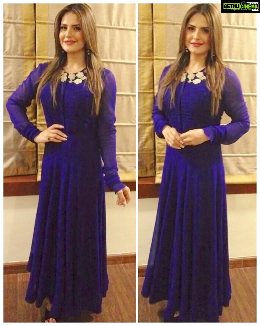 Zareen Khan Instagram - Wearing this beautiful royal blue flowy anarkali with minimilastic work from Designer @rituseksariaofficial for an event ! Styled by - @instagladucame #AboutLastEvening