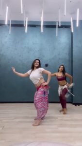 Zareen Khan Instagram - A glimpse of what I’ve been learning lately … My most favourite dance form - BELLYDANCING. Been mesmerised with this dance form since I was a kid as it always felt like it celebrates women in their full glory. Big shoutout to my teacher @payalguptabellydancer for being so amazing and making me look forward to each class ❤️ #BellyDance #BellyDancer #Dance #CelebratingWomanhood #ZareenKhan 📍- @byou.in