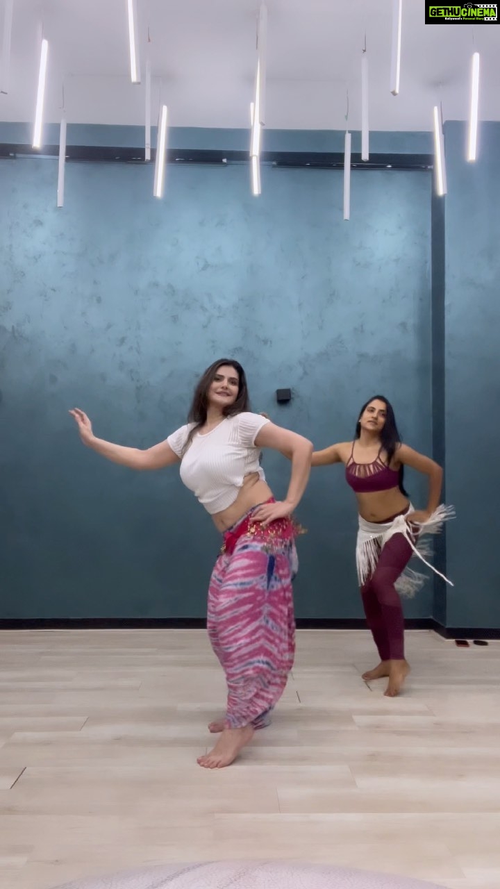 Zareen Khan Instagram - A glimpse of what I’ve been learning lately … My most favourite dance form - BELLYDANCING. Been mesmerised with this dance form since I was a kid as it always felt like it celebrates women in their full glory. Big shoutout to my teacher @payalguptabellydancer for being so amazing and making me look forward to each class ❤️ #BellyDance #BellyDancer #Dance #CelebratingWomanhood #ZareenKhan 📍- @byou.in