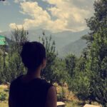Zareen Khan Instagram - In all the chaos and hurry, do not forget to notice the beauty and miracle of this world. Slow down. Notice. Observe. Be aware. Allow presence and awe to come back into your life ! ✨✨✨ #AdventuresOfALifetime #NatureAddict #WanderlustSoul #ManaliDiaries #ThrowbackTuesday #TravelWithZareen #ZareenKhan