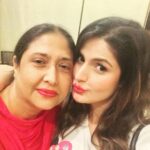 Zareen Khan Instagram - Happy Father's Day , Mommy ! ❤️ And wishing the same to all the single moms who've been the best dad to their kids. 👼🏻 Salute to u for doing the job of both the parents , single-handedly ! 🙌🏻 #HappyFathersDayMom