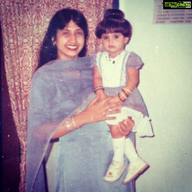 Zareen Khan Instagram - She's my only 'Always & Forever' !❤️ #MommyLove #ColorCoordinated #ShesMyLifeMyWorld #TbT