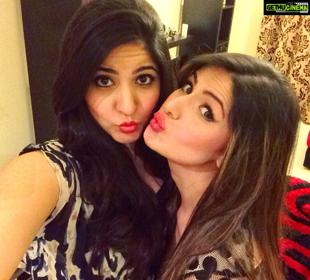 Zareen Khan Instagram - Happiest Birthday Gorgeous π Love u loads n loads β€οΈ May God bless u always πΌπ» #MyJaaneman #ShesTheBest @yasmine_cp