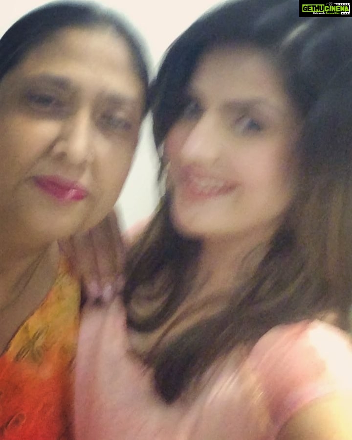 Zareen Khan Instagram - Mommy's birthday madness continues 👼🏻 #LikeMotherLikeDaughter #HappyBirthdayMommy ❤️
