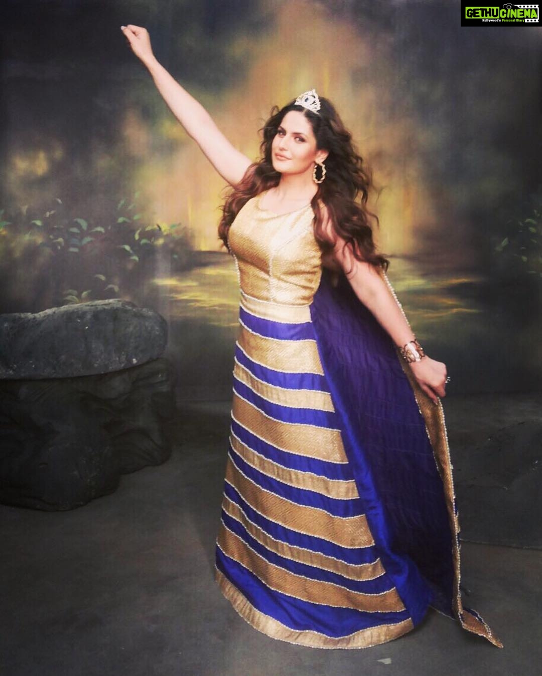 Zareen Khan Instagram - Giving Taher Shah's ANGEL some competition here 😂😂😂 #GoofinessAtWork #BeWeird