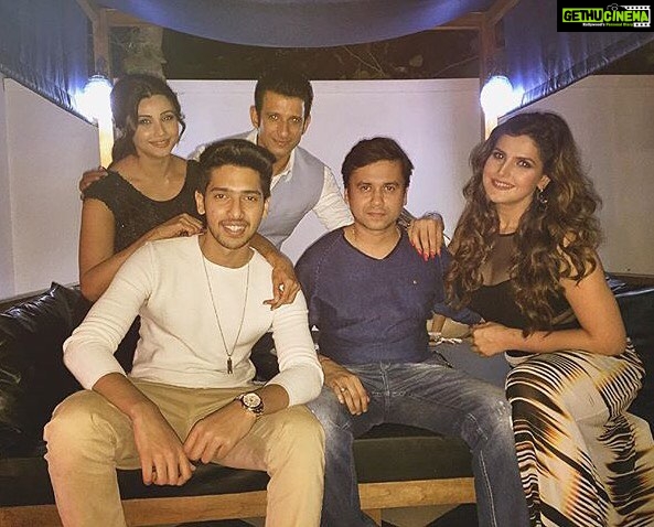 Zareen Khan Instagram - Congratulations to our dear @armaanmalik22 fr winning the #BigStarEntertainmentAwards 2015 fr #TumheApnaBananeKa frm #HateStory3 ! β¨β¨β¨ More power to u buddy ! π Thank u all fr voting and supporting πππ