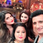 Zareen Khan Instagram - Hate Story 3 team with my fav @bharti.laughterqueen at Comedy Nights Bachao ! #HateStory3 #HS3 #comedynightsbachao #tseries