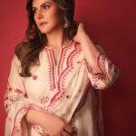 Zareen Khan Instagram – ✨ Eid Mubarak ✨
 

Outfit by @gopivaiddesigns
Jewellery @_phullara_ 
Styled by @hitendrakapopara
Assisted by @tanyakalraaa
Make up by @tush_91
Hair by @sheetal_f_khan 
📸 @sjframes

#EidMubarak #ZareenKhan